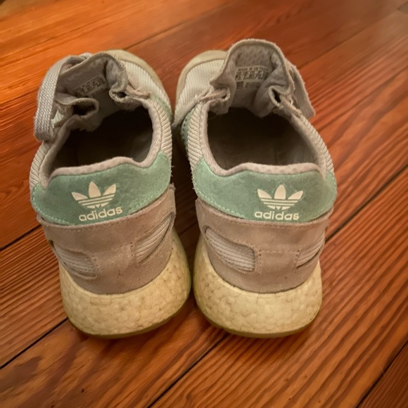 Adidas tennis shoes - Picture 3 of 3